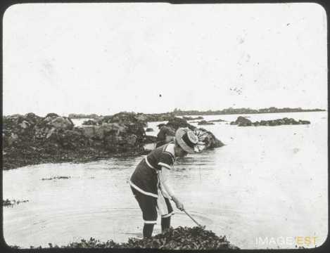Femme à la pêche (Saint-Quay-Portrieux)